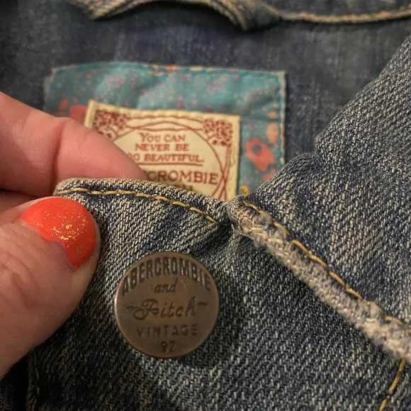 Abercrombie & FItch fitted distressed denim jacket - Picture 10 of 10